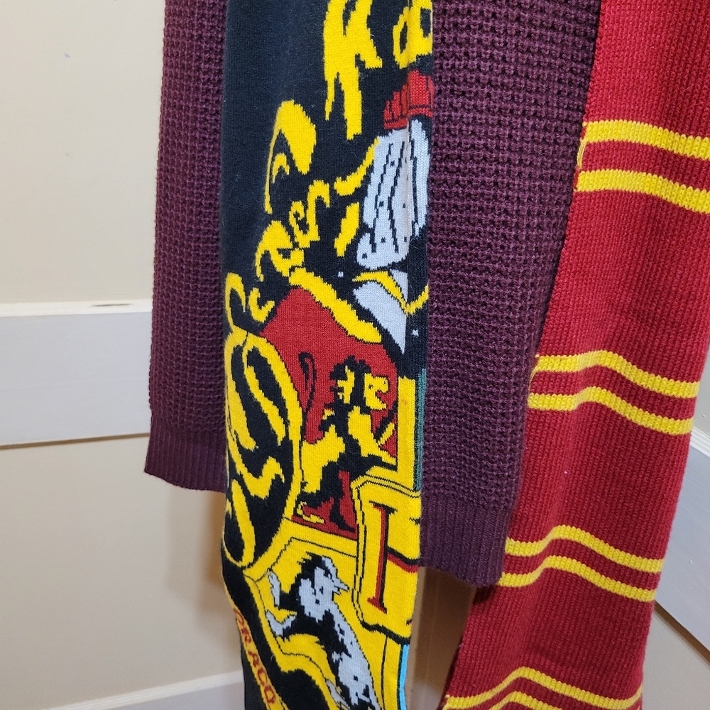Set of 2 Harry Potter Scarves : Gryfyndor and Hogwarts